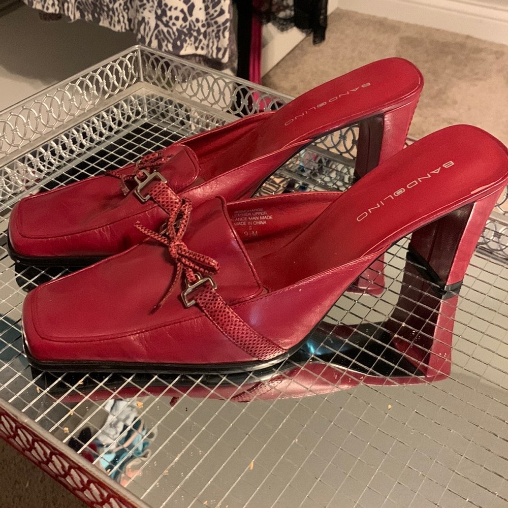 Bandolino red leather mules w/faux lizard detail size 9.5
